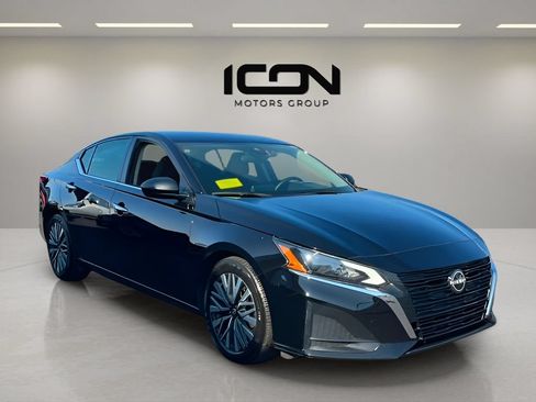 Used 2024 Nissan Altima 2.5 SV FWD image 7