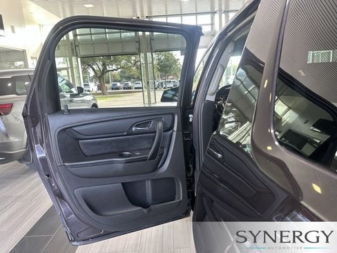 Used 2015 GMC Acadia SLE FWD image 25