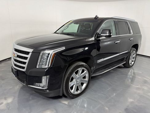 Used 2018 Cadillac Escalade Premium Luxury AWD/4WD image 9