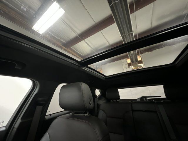 Certified 2021 Chevrolet Blazer RS w/ Enhanced Convenience Package AWD/4WD image 20
