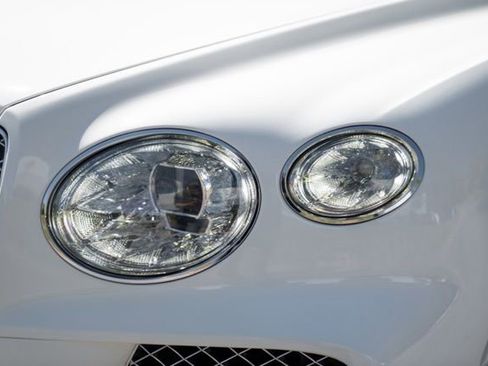 Used 2022 Bentley Bentayga image 4
