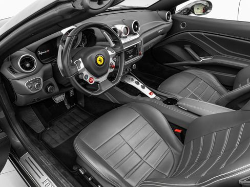 Certified 2016 Ferrari California T RWD image 27