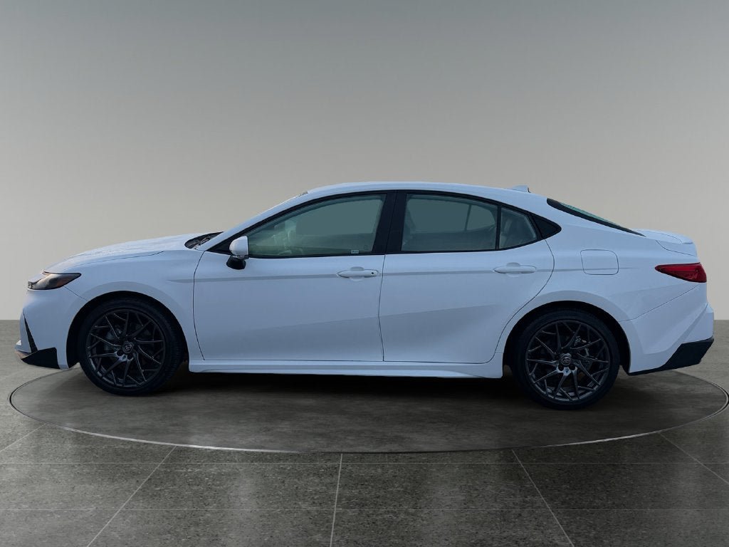 Used 2026 Toyota Camry SE FWD image 5