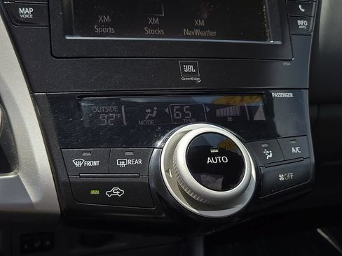 Used 2012 Toyota Prius V Five FWD image 17