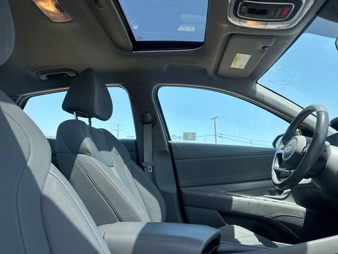 Used 2025 Hyundai Elantra SEL FWD image 28
