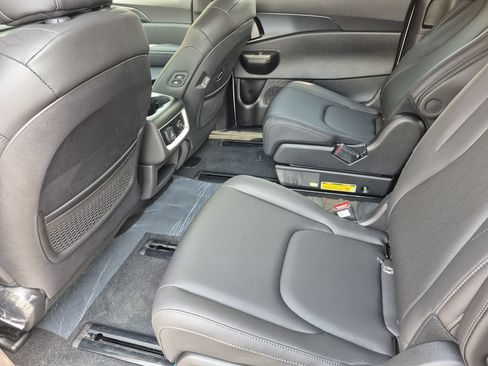 New 2027 Kia Carnival SX w/ Dark Edition Package FWD image 11