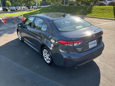 Used 2025 Toyota Corolla LE FWD image 8