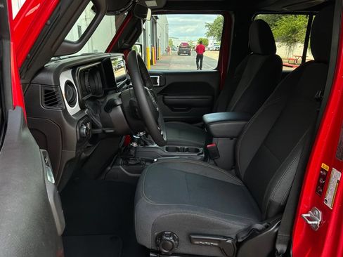 Used 2025 Jeep Wrangler Unlimited Sport AWD/4WD image 9