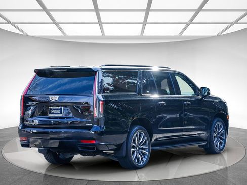 Used 2022 Cadillac Escalade ESV Sport image 4