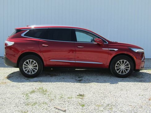 Used 2024 Buick Enclave Essence w/ Technology Package AWD/4WD image 2