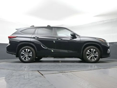 Used 2023 Toyota Highlander XLE AWD/4WD image 33