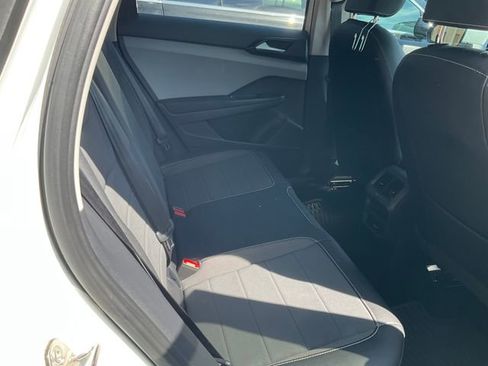 Used 2022 Volkswagen Taos SE image 8