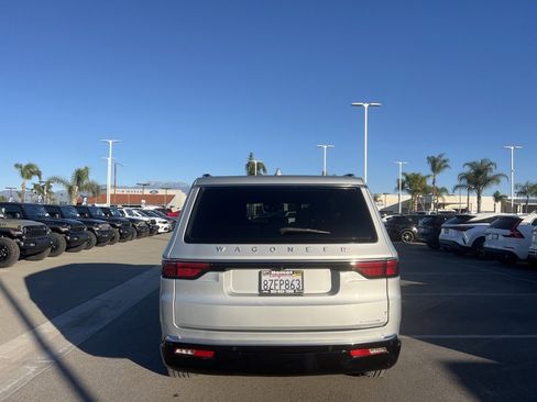 Used 2022 Jeep Wagoneer Series II w/ Premium Group I image 7