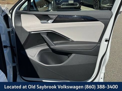 Used 2025 Volkswagen Tiguan SE AWD/4WD image 29