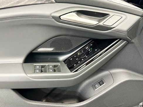 Used 2025 Audi A6 e-tron Premium Plus w/ Premium Plus image 23