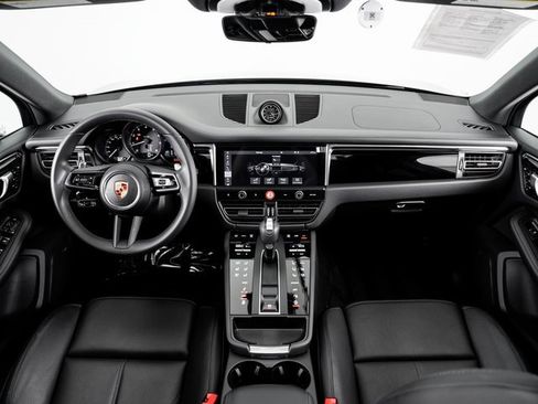 Used 2025 Porsche Macan image 23