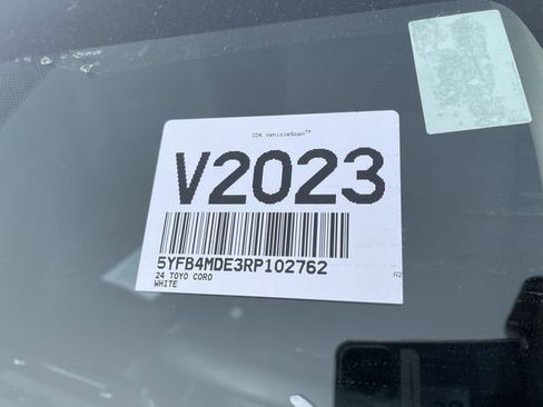 Used 2024 Toyota Corolla LE image 3