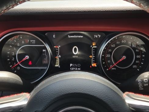 Used 2022 Jeep Wrangler Unlimited Rubicon AWD/4WD image 36