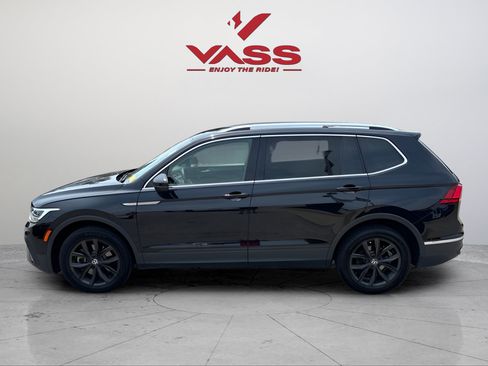 Used 2024 Volkswagen Tiguan SE FWD image 2