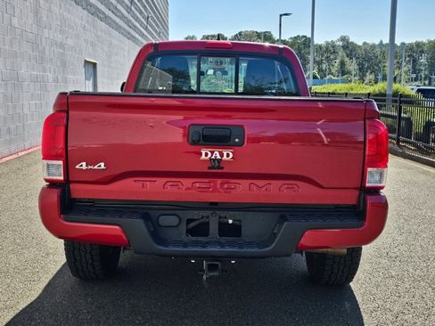 Used 2017 Toyota Tacoma SR w/ SR Convenience Package AWD/4WD image 4