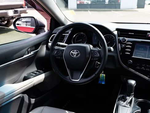Used 2018 Toyota Camry SE FWD image 9
