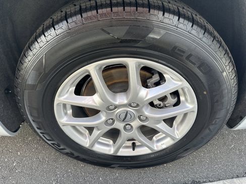 Used 2023 Chrysler Voyager LX image 36