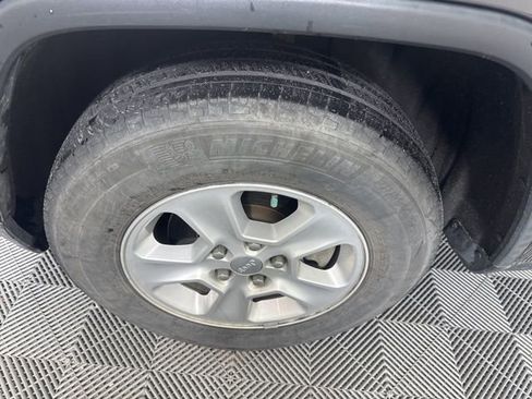 Used 2014 Jeep Grand Cherokee Laredo w/ Security & Convenience Group image 10