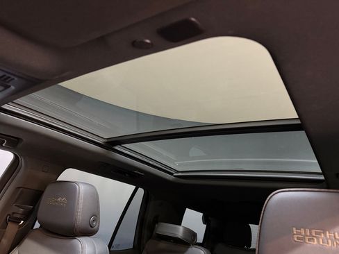 Used 2023 Chevrolet Tahoe High Country w/ Premium Package 2 image 13