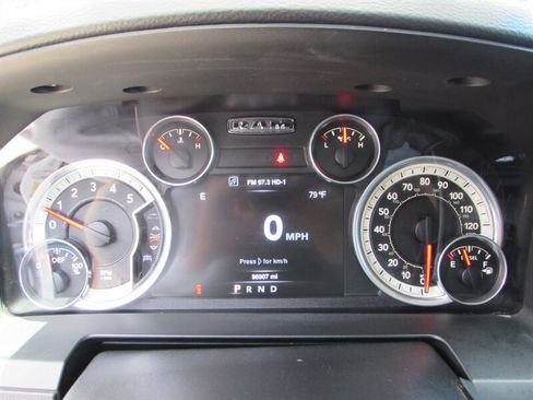Used 2016 RAM 3500 Laramie w/ Convenience Group AWD/4WD image 11