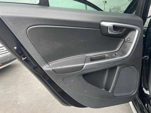 Used 2016 Volvo V60 T5 Cross Country w/ Convenience Package image 10