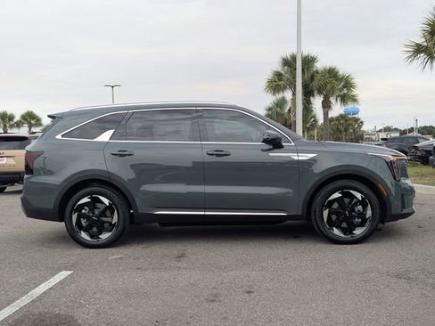 Certified 2025 Kia Sorento EX w/ EX Panoramic Sunroof Package FWD image 3