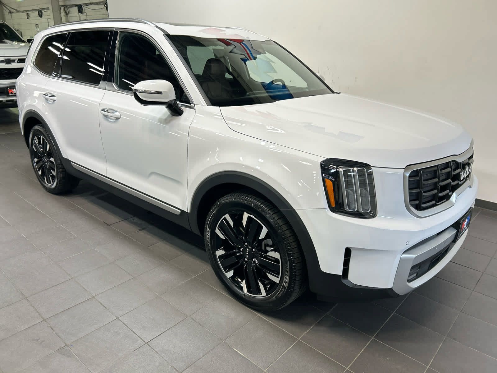 Used 2024 Kia Telluride SX Prestige AWD/4WD image 2