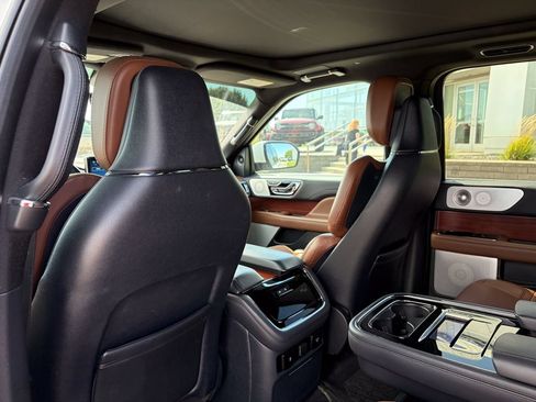 Used 2023 Lincoln Navigator Reserve AWD/4WD image 15