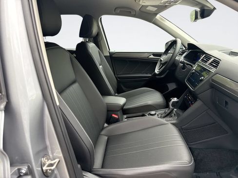 Used 2023 Volkswagen Tiguan SE AWD/4WD image 24
