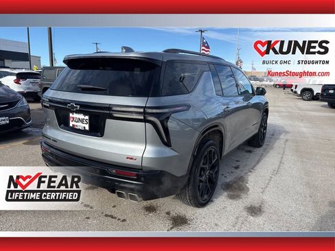 Used 2025 Chevrolet Traverse RS image 11