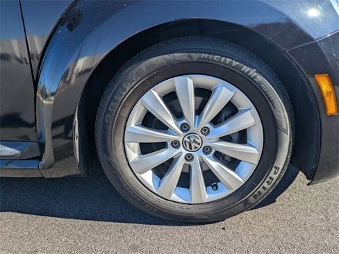 Used 2017 Volkswagen Beetle 1.8T S image 11