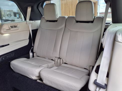 New 2026 Land Rover Range Rover Long Wheelbase SE image 10