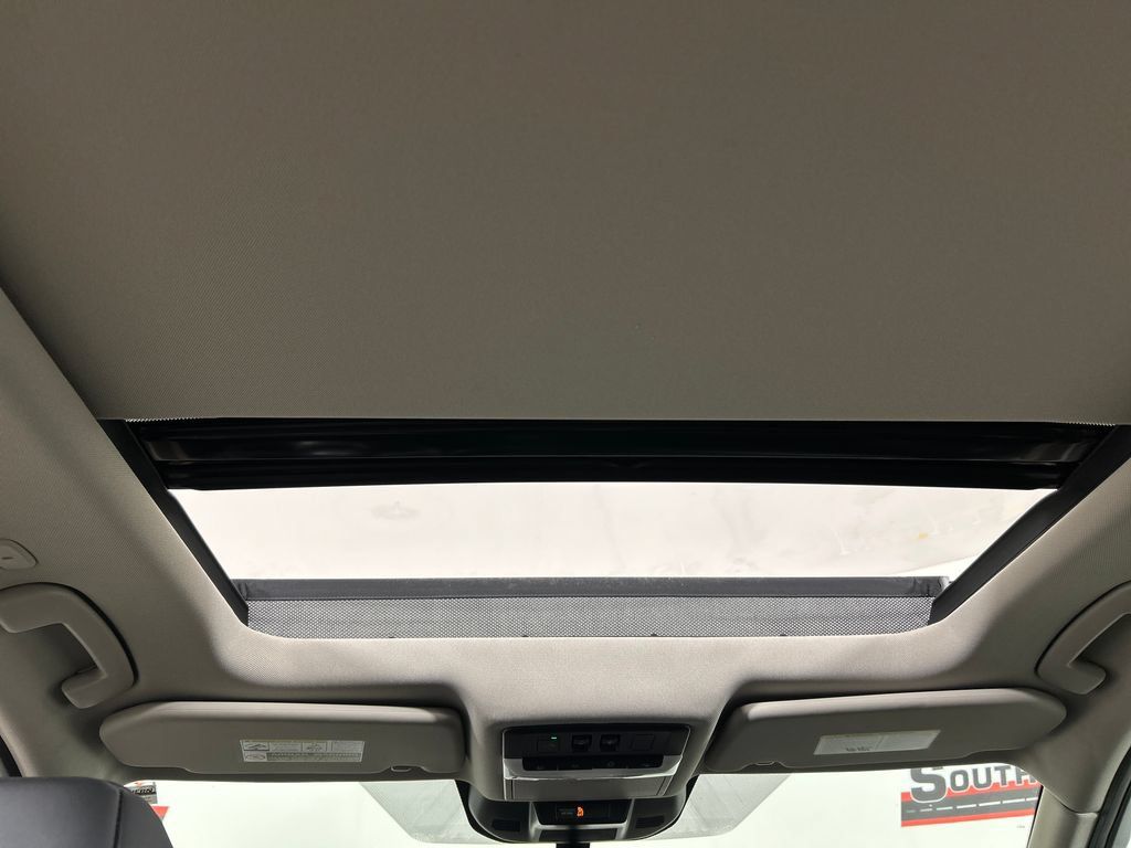 Used 2023 Nissan Rogue SV w/ SV Premium B Package AWD/4WD image 19
