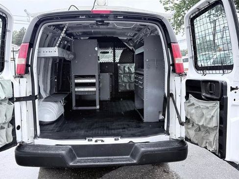 Used 2011 Chevrolet Express 2500 RWD image 17