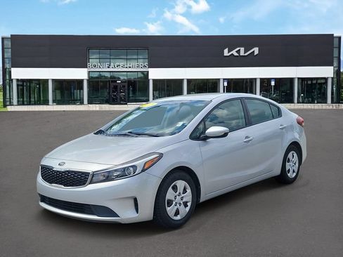 Used 2018 Kia Forte LX FWD image 2