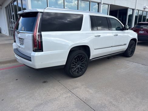 Used 2018 Cadillac Escalade ESV Premium Luxury AWD/4WD image 4