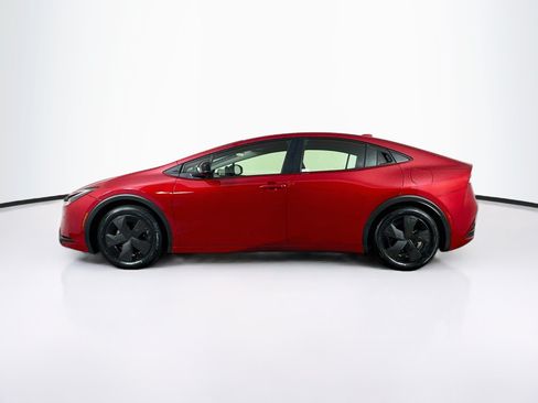 Used 2025 Toyota Prius LE FWD image 4