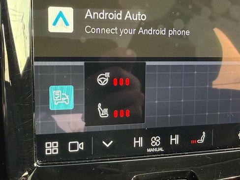 Certified 2025 Volvo XC60 B5 Plus image 22