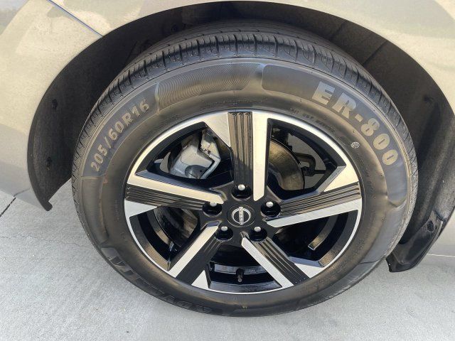 Used 2024 Nissan Sentra SV FWD image 31