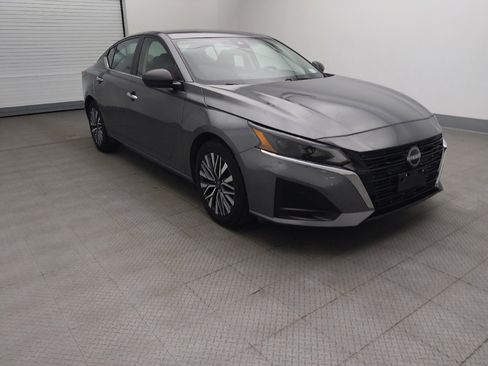 Used 2024 Nissan Altima 2.5 SV image 13