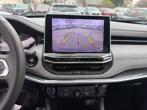 Used 2022 Jeep Compass Latitude image 29