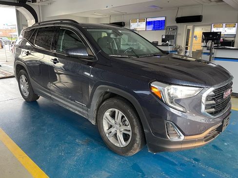 Used 2018 GMC Terrain SLE w/ Driver Convenience Package FWD image 2