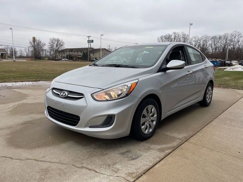 Used 2017 Hyundai Accent SE image 2