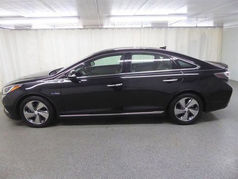 Used 2017 Hyundai Sonata Limited w/ Ultimate Package 02 FWD image 4