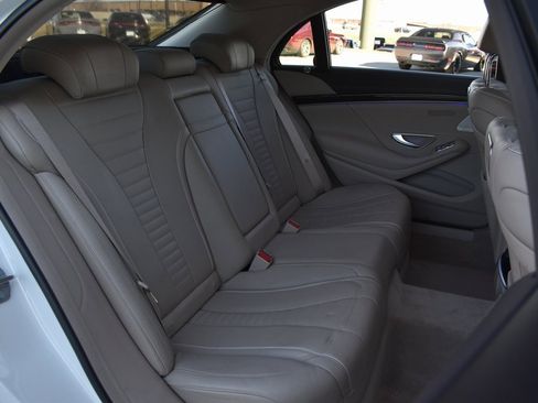 Used 2018 Mercedes-Benz S 560 Sedan image 20
